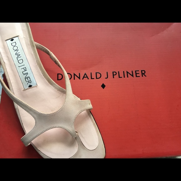Donald J. Pliner Shoes - Donald J Pliner XENIA suede blush thong sandal